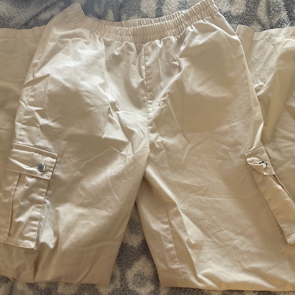 Prettylittlething cream cargo pants